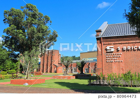 【兵庫県】晴天下の洲本市民広場(エスブリック) 【兵庫県】晴天下の洲本市民広場(エスブリック) 80964473