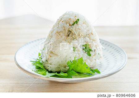 しらすのおにぎり しらすのおにぎり 80964606