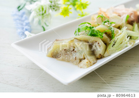 白なすの蒸し焼き 80964613
