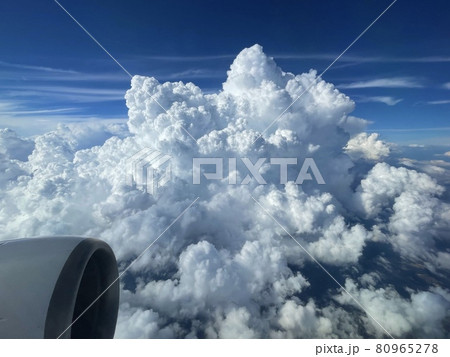 【兵庫】入道雲～飛行機内から～ 80965278