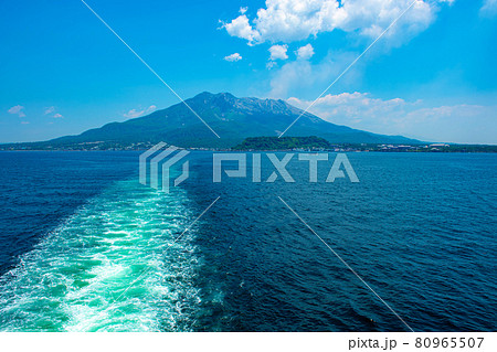 鹿児島湾フェリーから見た桜島風景 80965507