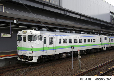 新函館北斗駅に停車中の函館本線キハ40 80965702