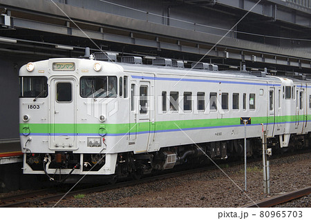 新函館北斗駅に停車中の函館本線キハ40 80965703