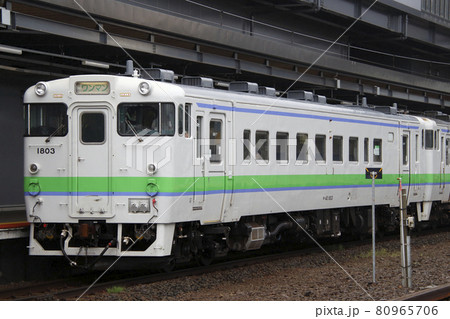 新函館北斗駅に停車中の函館本線キハ40 80965706