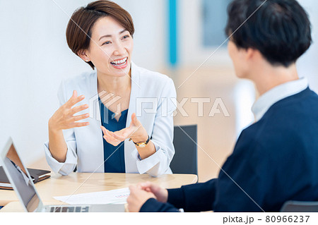 会議 エンジニア ビジネス オフィスカジュアル オフィス 撮影協力:中央工学校附属日本語学校 会議 エンジニア ビジネス オフィスカジュアル オフィス 撮影協力:中央工学校附属日本語学校 80966237