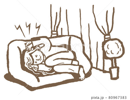心の病　線画で描く　イライラして考えのまとまらないやる気の出ないソファーで横になる女性 80967383