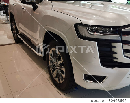 ランドクルーザー300 LEDコーナーリングランプ ステアリング操作連動 ランドクルーザー300 LEDコーナーリングランプ ステアリング操作連動 80968692