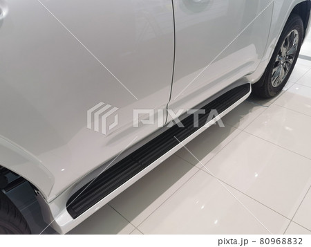 ランドクルーザー300　サイドステップ　エアロ一体タイプ　LED照明付 80968832
