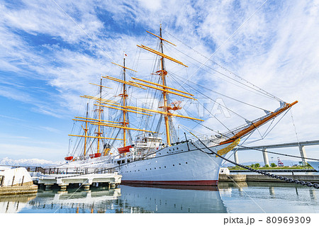 富山県射水市 富山新港 みなとオアシス海王丸パークに係留される帆船海王丸 富山県射水市 富山新港 みなとオアシス海王丸パークに係留される帆船海王丸 80969309
