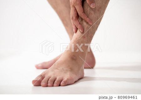 ミドル男性　すね毛　脚　 80969461
