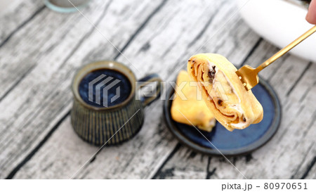 珈琲 おうちカフェ 淹れる ファミリーマート チョコバナナのもちもちクレープ 珈琲 おうちカフェ 淹れる ファミリーマート チョコバナナのもちもちクレープ 80970651
