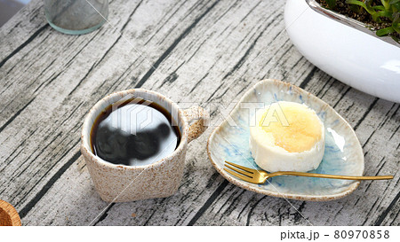 珈琲 おうちカフェ 淹れる ローソン 白いスフレチーズケーキ 珈琲 おうちカフェ 淹れる ローソン 白いスフレチーズケーキ 80970858