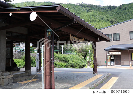 昭和19年開業の鳩ノ巣駅 80971606