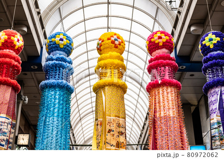 東北仙台七夕祭りの吹流し2021年 80972062