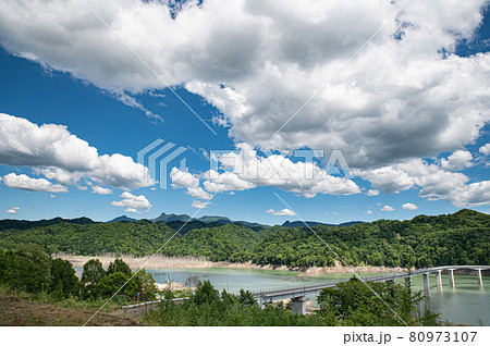 夏のシューパロ湖 80973107