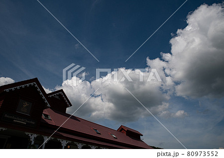 ニセコ夏雲のある風景 80973552