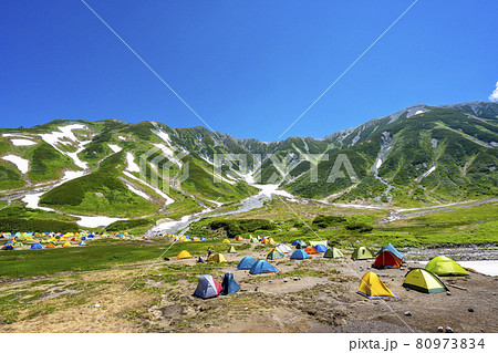 《富山県》新緑の室堂・立山黒部アルペンルート　雷鳥沢キャンプ場 80973834
