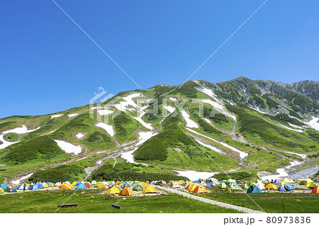 《富山県》新緑の室堂・立山黒部アルペンルート　雷鳥沢キャンプ場 80973836