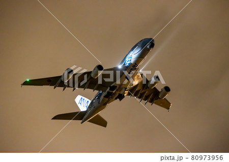 成田空港を離陸した旅客機・A380 成田空港を離陸した旅客機・A380 80973956