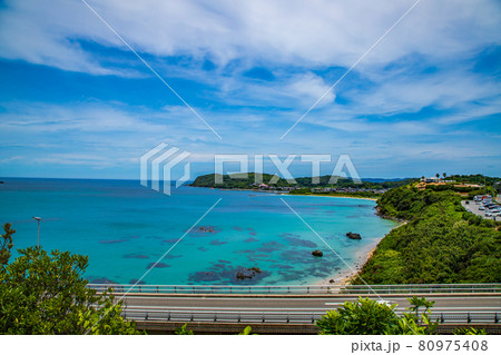 山口県下関市　夏の角島大橋　 80975408