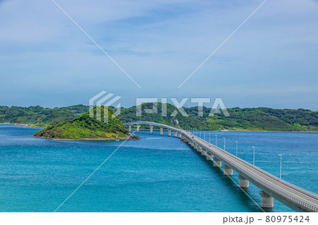 山口県下関市　夏の角島大橋　 80975424