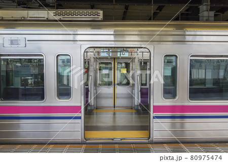 京王線 高幡不動駅ホーム 高幡不動駅 新宿行き 京王八王子行き 各駅停車 京王線 高幡不動駅ホーム 高幡不動駅 新宿行き 京王八王子行き 各駅停車 80975474