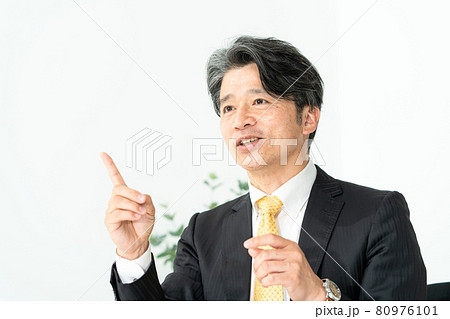 ビジネスマン　対談　インタビュー 80976101