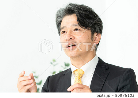 ビジネスマン　対談　インタビュー 80976102