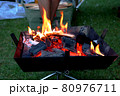 キャンプ　焚き火3 80976711