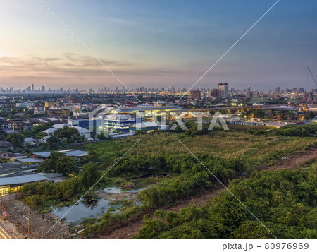 タイ・バンコク BTSべーリン駅~中心部高層ビル群眺望 / Bangkok, Thailand  タイ・バンコク BTSべーリン駅~中心部高層ビル群眺望 / Bangkok, Thailand  80976969