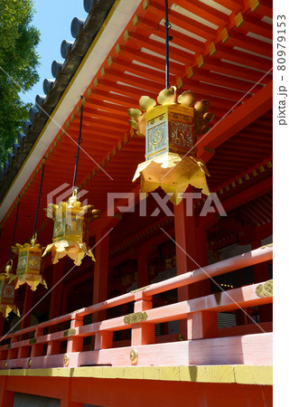石清水八幡宮　回廊の釣り灯篭　京都府八幡市 80979153