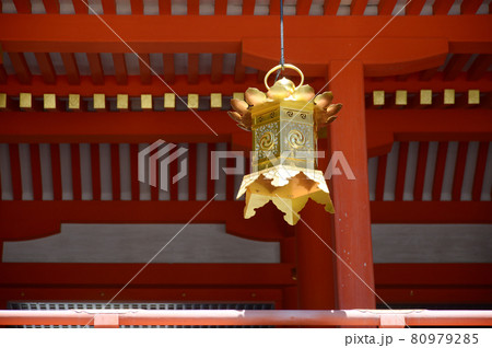 石清水八幡宮　回廊の釣り灯篭　京都府八幡市 80979285