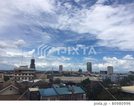 青空とタウン 80980996