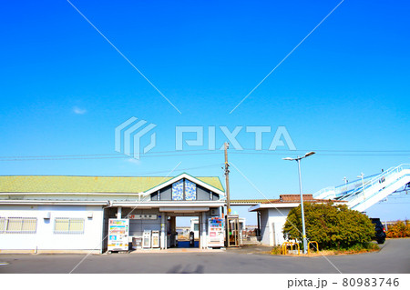 JR関西本線、永和駅前の風景 80983746