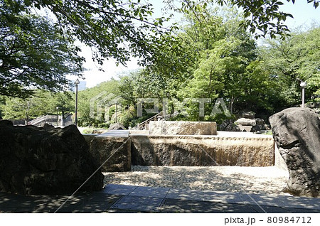 東京都北区　王子駅前　飛鳥山公園　由緒ある公園  上野公園・芝公園・浅草公園と並んで日本で最初に誕生 80984712
