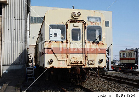 車両基地に停車する関東鉄道キハ300形ディーゼルカー 80984854