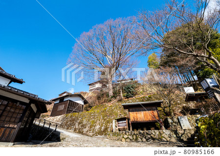 【馬籠宿】冬晴れの中山道 【馬籠宿】冬晴れの中山道 80985166