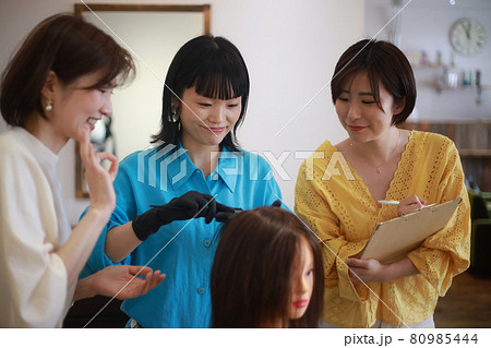 美容師の講習イメージ 80985444