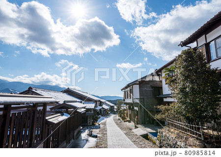 【馬籠宿】冬晴れの中山道 【馬籠宿】冬晴れの中山道 80985814
