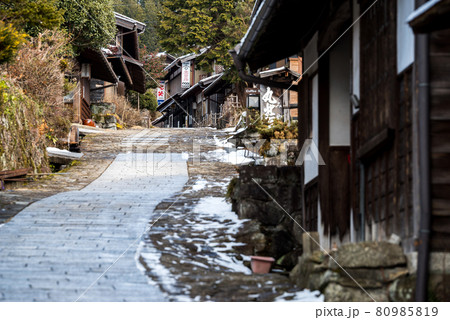 【馬籠宿】冬晴れの中山道 【馬籠宿】冬晴れの中山道 80985819