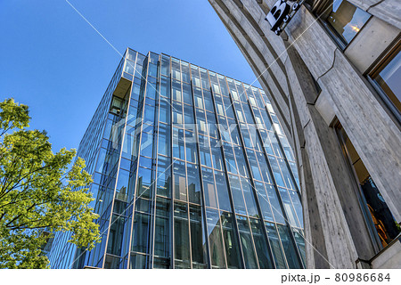 東京渋谷の都市風景　表参道　ビル 80986684