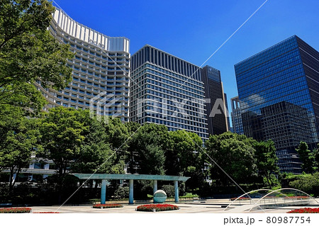 和田倉噴水公園と丸の内ビル群 80987754