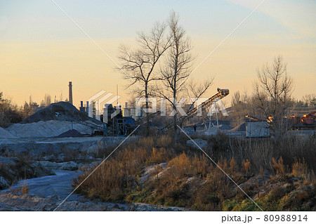 Conveyor belt in the granite quarry 80988914