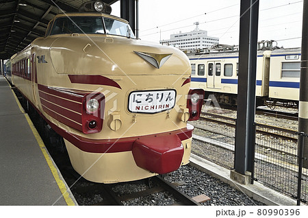 鉄道 にちりんの彫刻画