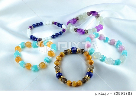 アメジスト、ラピスラズリ、シトリン、ゴールデンタイガーアイ、クンツァイトの天然石ブレスレット アメジスト、ラピスラズリ、シトリン、ゴールデンタイガーアイ、クンツァイトの天然石ブレスレット 80991383