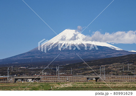 富士市中里付近から見た富士山（静岡県富士市） 80991629