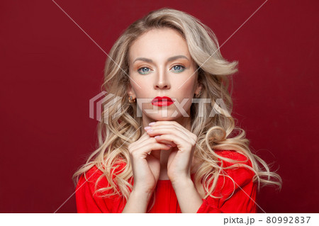 Beautiful mature blonde woman face. Female model Beautiful mature blonde woman face. Female model 80992837