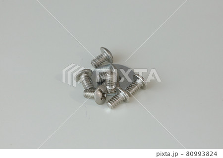 小さいネジ・ボルト 80993824