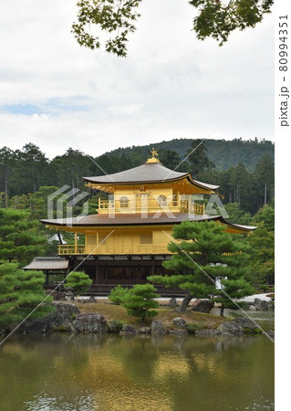 金閣寺 夏の京都の写真素材