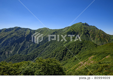 快晴の空と谷川連峰・天神峠より 80994609